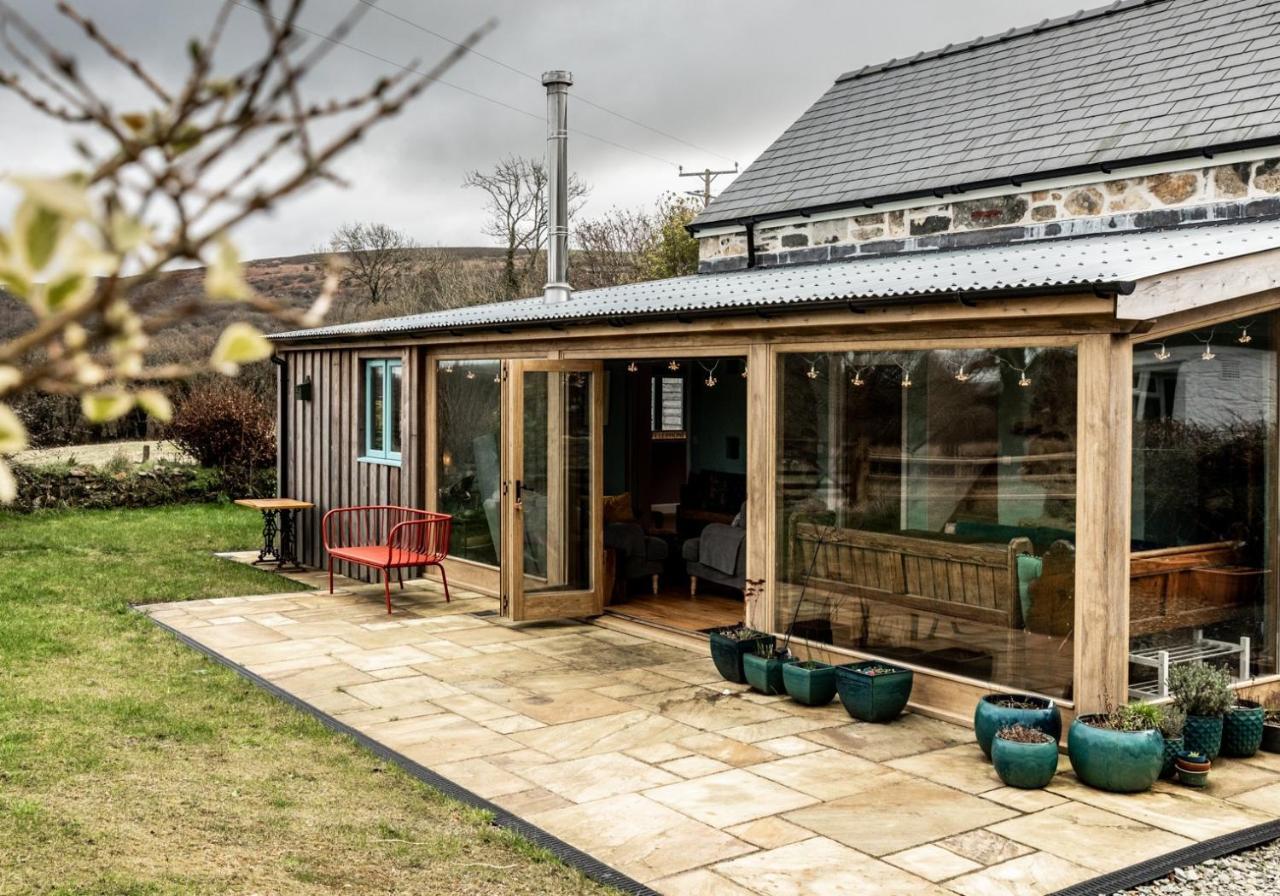 Penrhiw - A Country Cottage With Mountain Views Newport  Exterior foto