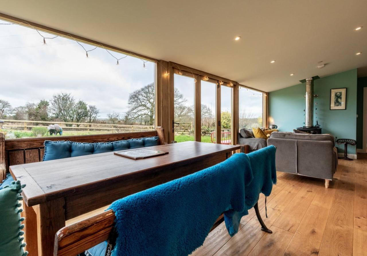 Penrhiw - A Country Cottage With Mountain Views Newport  Exterior foto