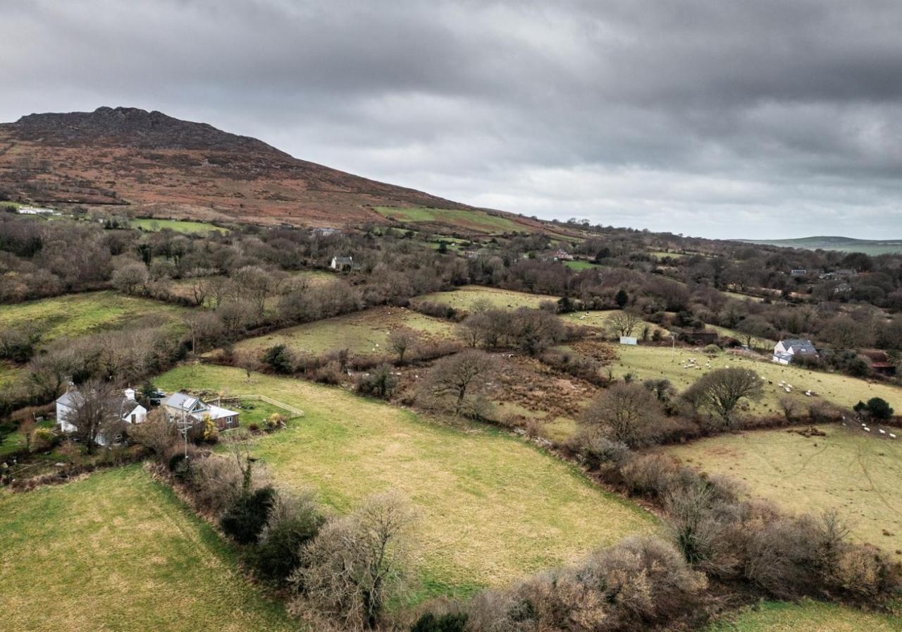 Penrhiw - A Country Cottage With Mountain Views Newport  Exterior foto