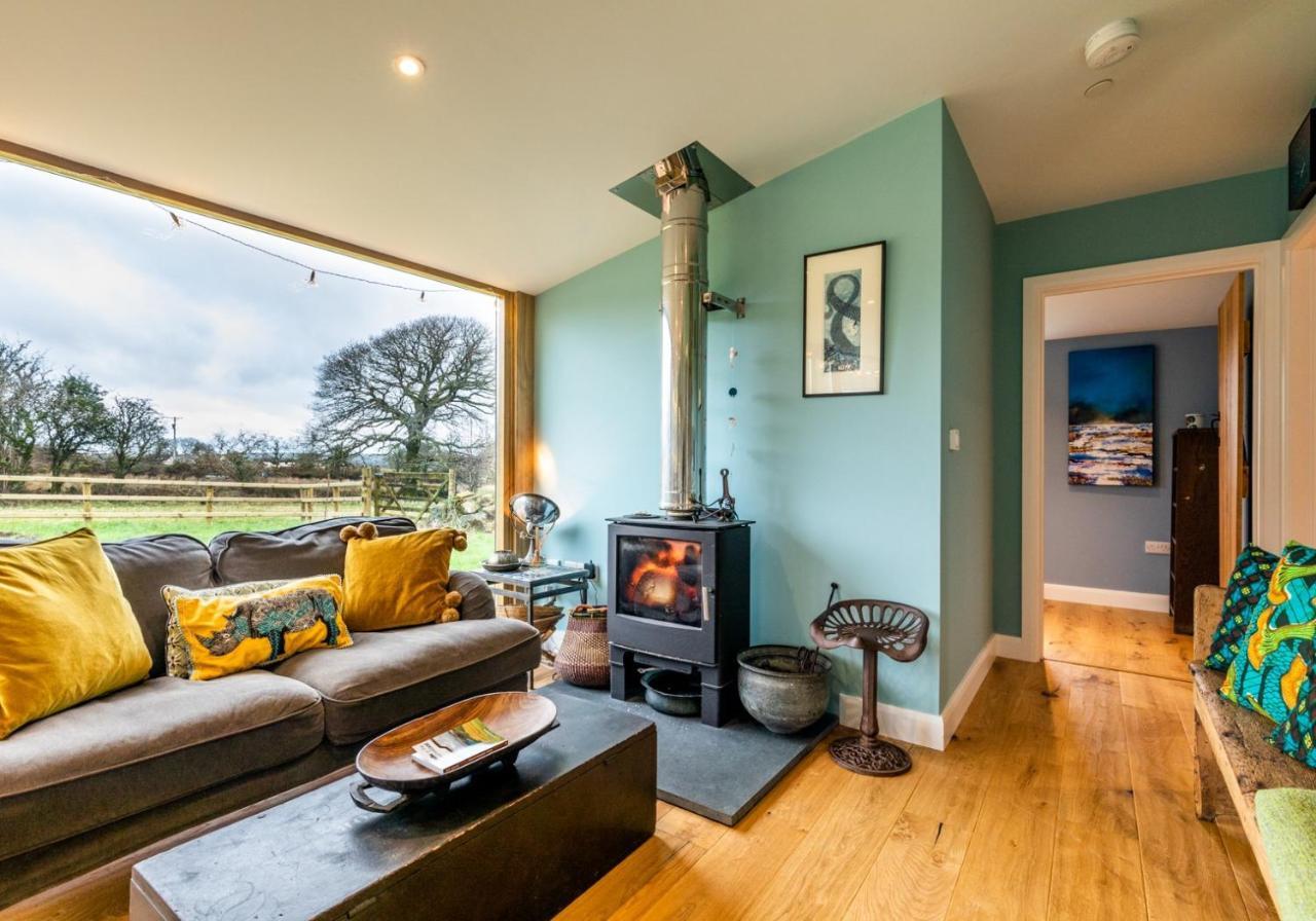 Penrhiw - A Country Cottage With Mountain Views Newport  Exterior foto