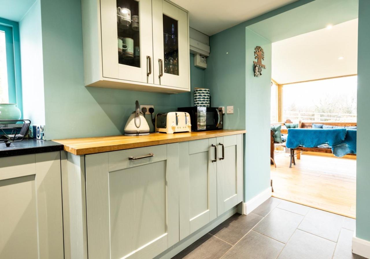 Penrhiw - A Country Cottage With Mountain Views Newport  Exterior foto