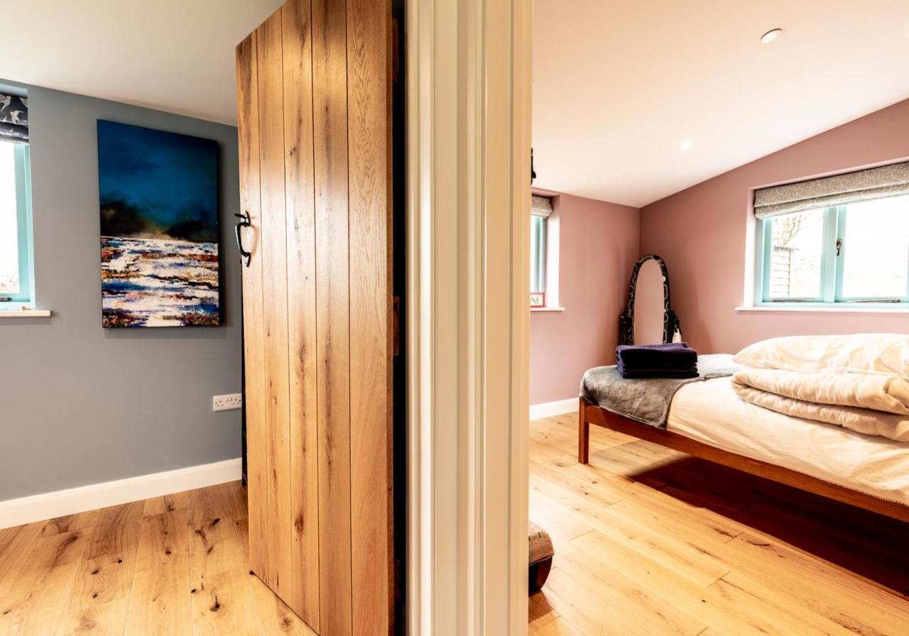 Penrhiw - A Country Cottage With Mountain Views Newport  Exterior foto