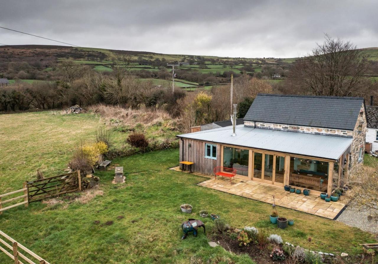 Penrhiw - A Country Cottage With Mountain Views Newport  Exterior foto